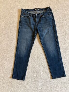 Levi’s Boyfriend Mid Rise Jeans Size 27 (see measurement pics)